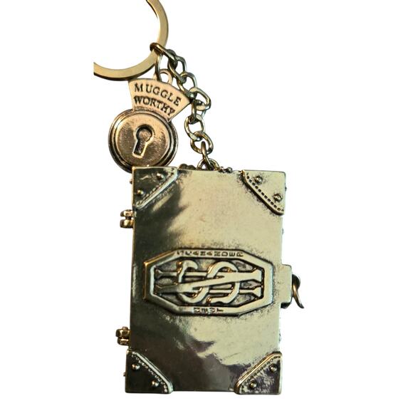 Harry Potter Bioworld The Crimes of Grindelwald Keychain - Picture 2 of 9